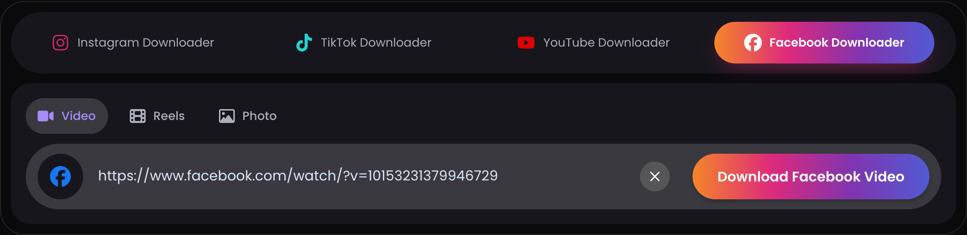 A Facebook video link pasted into the ClipsSaver download field with the Download Facebook Video button